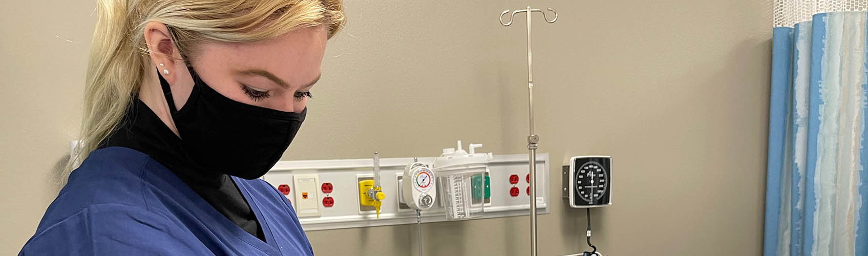 Woman nursing student working on simulated patient